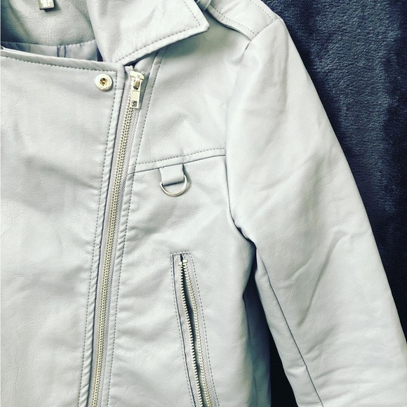 Misaguided
Faux leather jacket
Grey
perfect condition - Picture 5 of 5